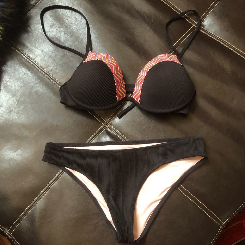 Bikini. Shade & Shore